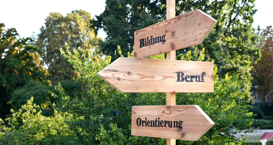 csm_Wegweiser_Bildung_Beruf_c94e57d737.jpg